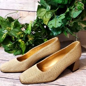 NWT Stuart Weitzman Gold/Beige Heels